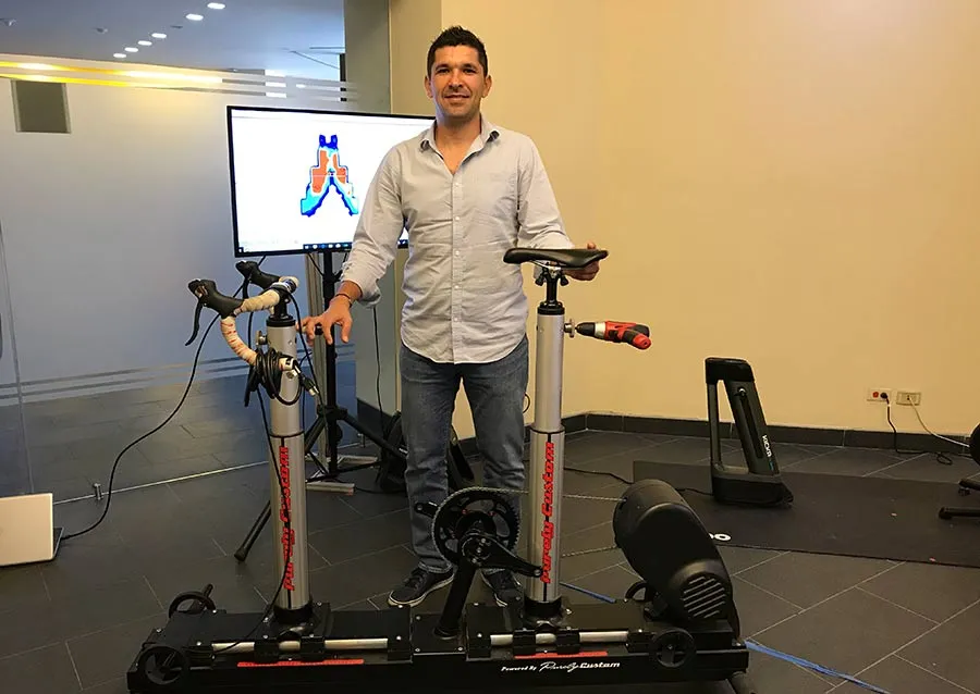 Dr. Benito Flores, especialista en biomec&aacute;nica y parte del equipo que asesor&oacute; a Egan Bernal. 