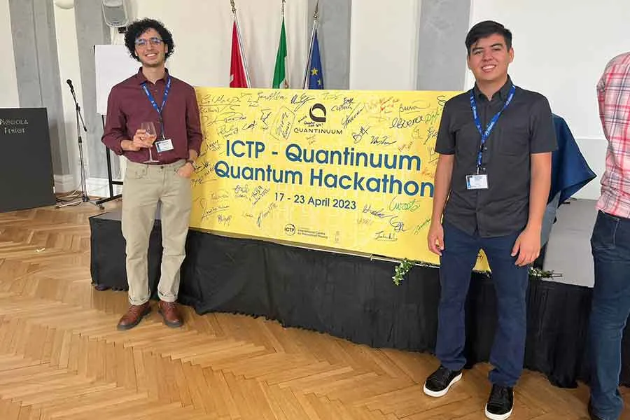 Alberto Ru&iacute;z y Edgar Hern&aacute;ndez, alumnos del campus Monterrey.