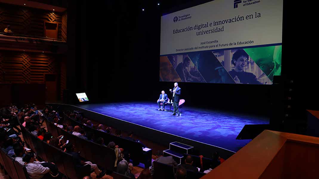 Educaci&oacute;n en la era digital, IA y tecnolog&iacute;as, conferencia reimaginando experiencias de aprendizajes en la era digital.