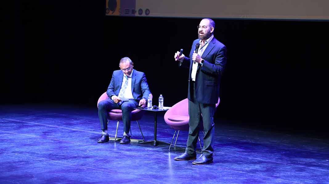 Educaci&oacute;n en la era digital, IA y tecnolog&iacute;as, conferencia reimaginando experiencias de aprendizajes en la era digital.