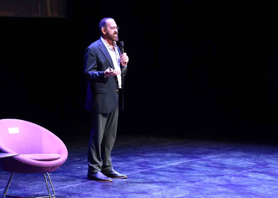 Educaci&oacute;n en la era digital, IA y tecnolog&iacute;as, conferencia reimaginando experiencias de aprendizajes en la era digital.