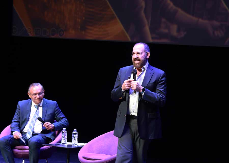Educaci&oacute;n en la era digital, IA y tecnolog&iacute;as, conferencia reimaginando experiencias de aprendizajes en la era digital.