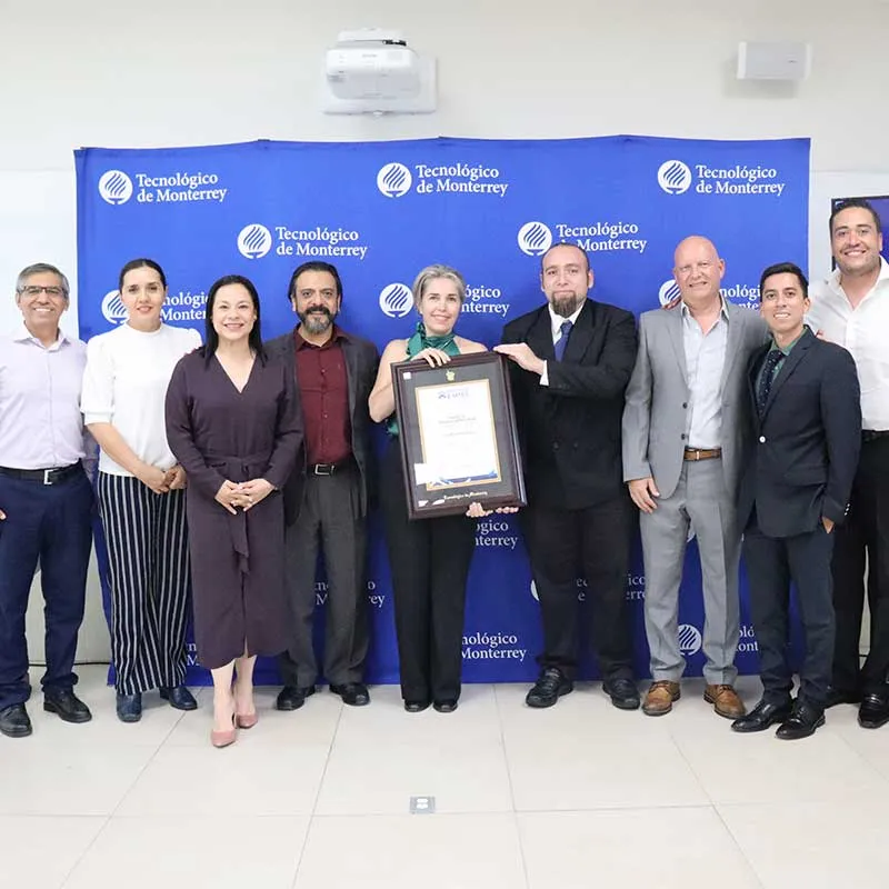 In&eacute;s Masallach, egresada del Tec de Monterrey Campus Cuernavaca, fue galardonada con el Premio al M&eacute;rito EXATEC 2024 por su destacada trayectoria profesional y contribuciones a la industria.