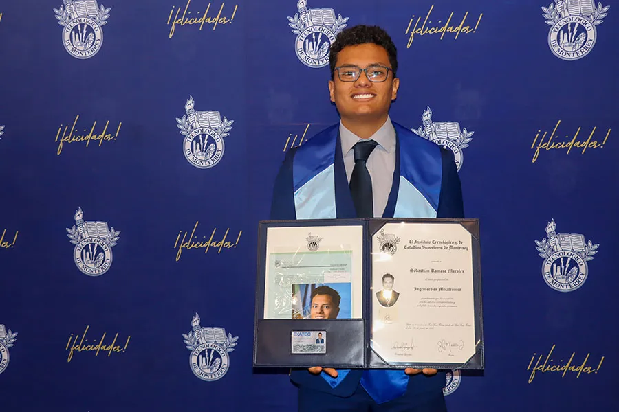 Sebasti&aacute;n Romero, egresado de Ingenier&iacute;a Mecatr&oacute;nica