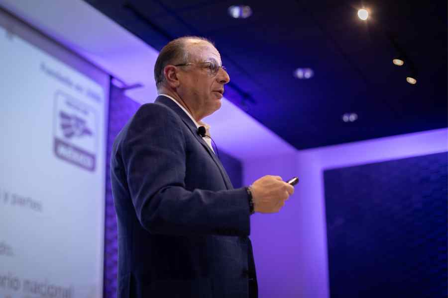 El&iacute;as Massri imparte conferencia en Futura Capital