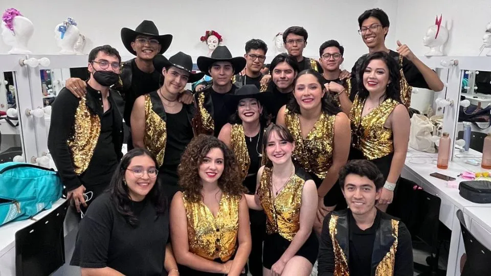Elenco del ensamble musical CUMBIAMOR del Tec Qro