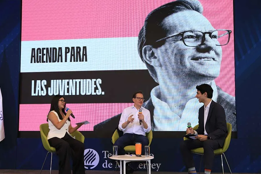 Salom&oacute;n Chertorivski en Foro Act&uacute;a.