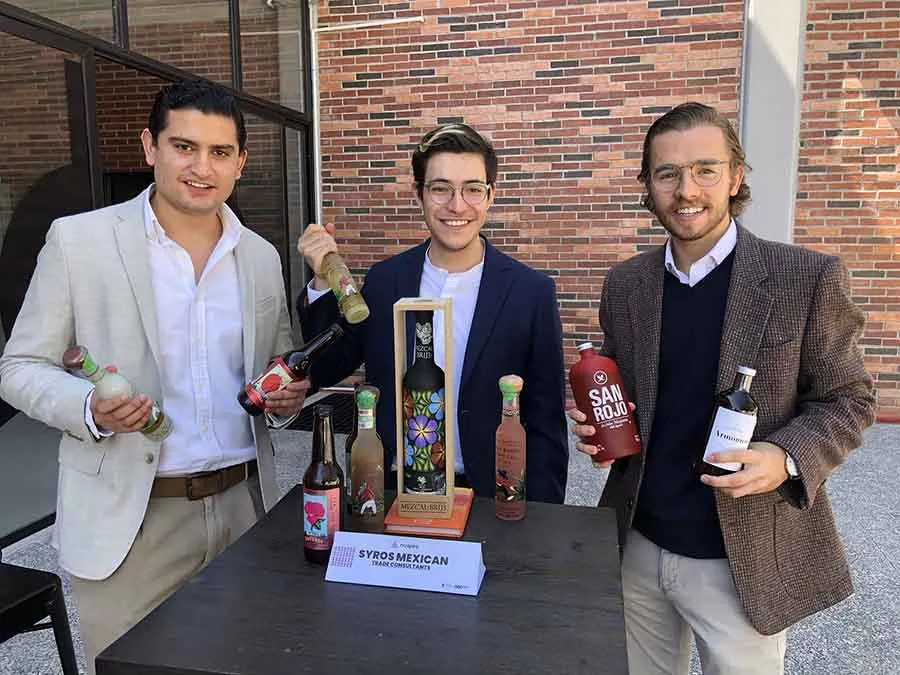 Alumnos de universidad en Quer&eacute;taro