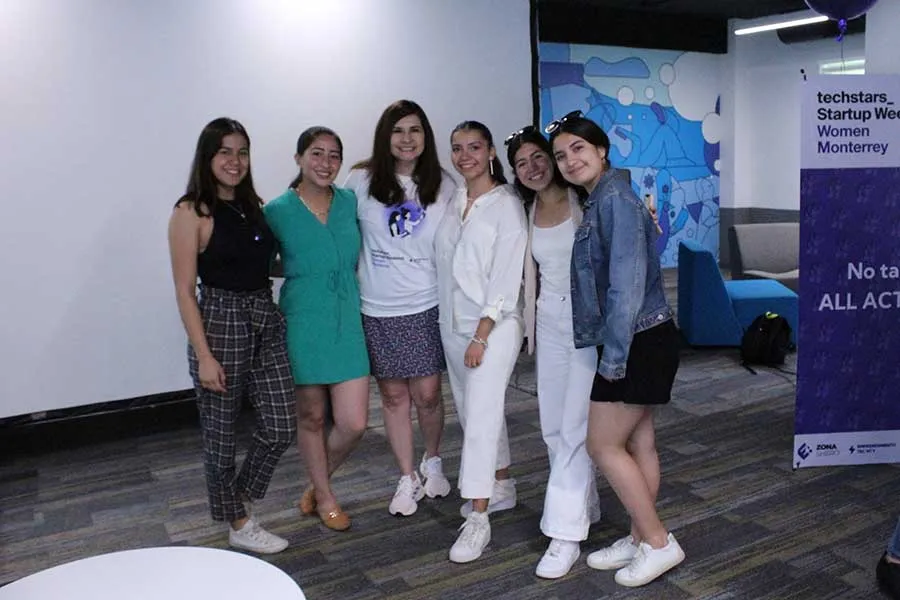 La iniciativa DressUp fue el equipo ganador.