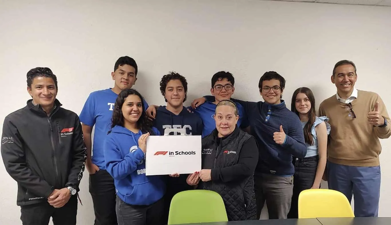 Integrantes del equipo quienes representaron a PrepaTec Aguascalientes | Cortes&iacute;a: Blue Runners