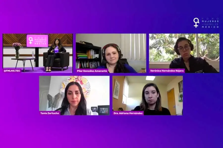 Doctoras compartieron su experiencia como mujeres y especialistas m&eacute;dicas.
