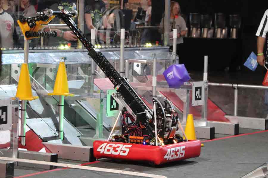 Este año Botbusters 4635 triunfó en 3 regionales del FIRST Robotics Competition.