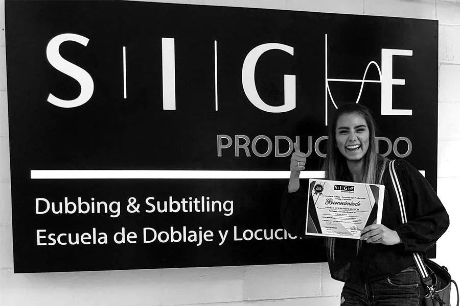 Tras estudiar cuatro a&ntilde;os en la escuela de doblaje, SIGUE Producciones, Grova acaba de cumplir dos a&ntilde;os de trabajar profesionalmente en la industria