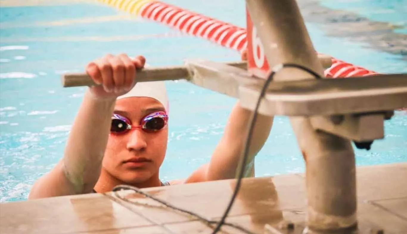 Estudiante destaca en competencia acu&aacute;tica