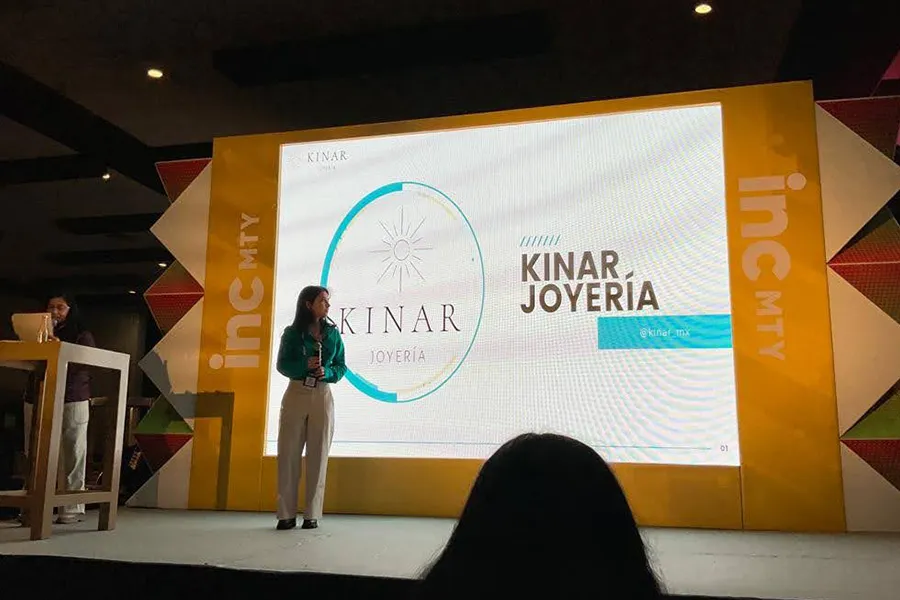 Estudiante Tec crea joyer&iacute;a sustentable con pl&aacute;stico reciclado