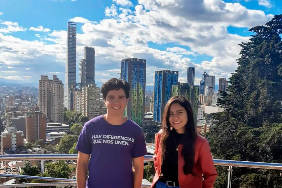 Zoh&eacute; y Jossu&eacute;, alumnos l&iacute;deres del ma&ntilde;ana, viajaron a colombia para una experiencia internacional