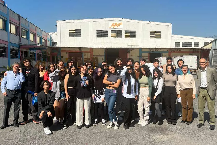 Estudiantes de PrepaTec dise&ntilde;an juguetes para Mi Alegr&iacute;a
