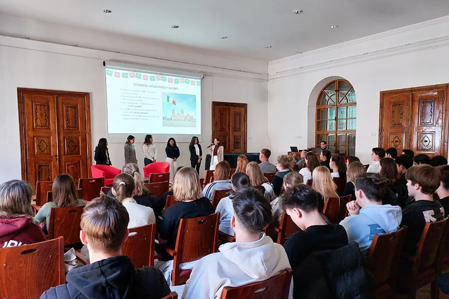 Estudiantes Tec realizan servicio social con Embajada de M&eacute;xico en Austria