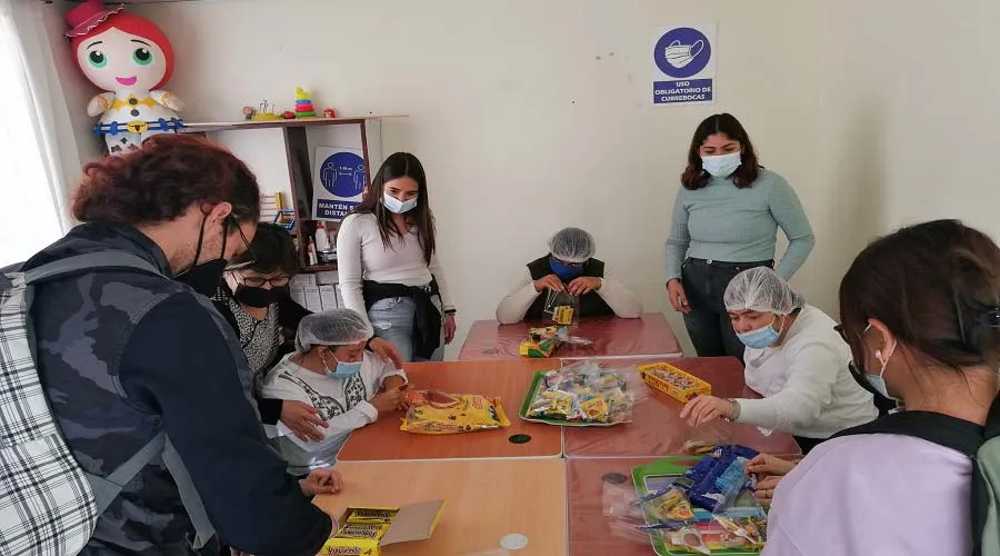 Estudiantes del Tec campus Quer&eacute;taro en proyectos sociales en pro de personas con discapacidad
