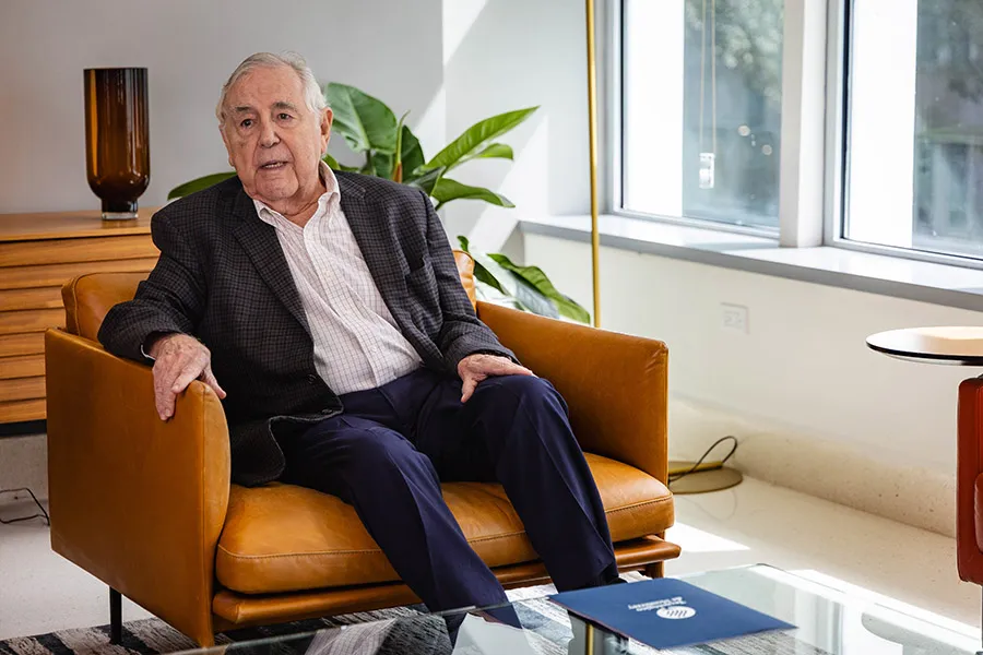Adem&aacute;s de ser egresado del Tec, fue profesor en la instituci&oacute;n