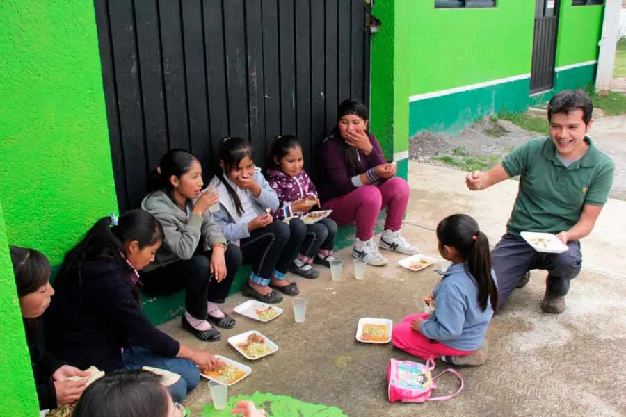 El EXATEC es embajador de la fundaci&oacute;n World Vision International que promueve acciones contra la probreza extrema.