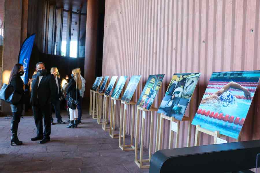 Se expusieron un total de 34 retratos de EXATEC destacados en la sociedad.