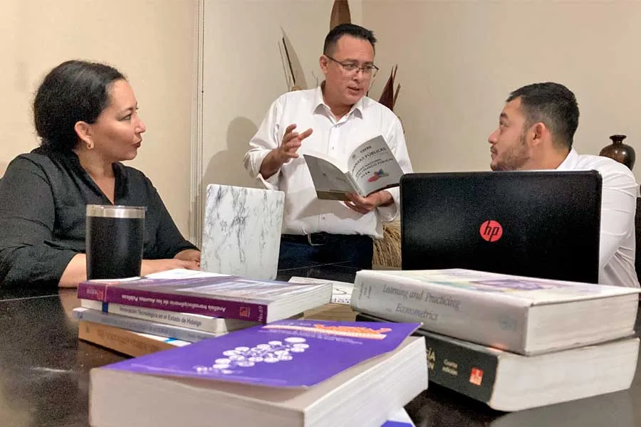 El doctor Manuel Kinto y su familia aprovecharon la pandemia para realizar su proyecto de investigaci&oacute;n.