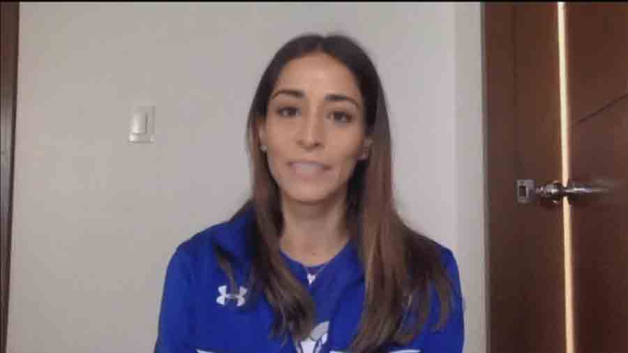 Paola Mor&aacute;n durante la transmisi&oacute;n de Borregos