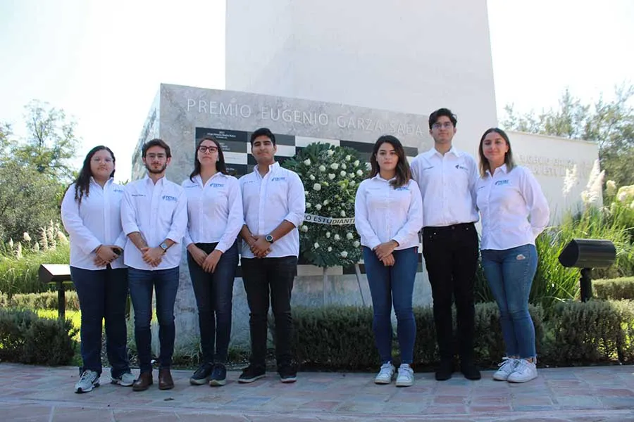 La FETEC Monterrey record&oacute; la memoria de Don Eugenio Garza Sada con una guardia de honor.