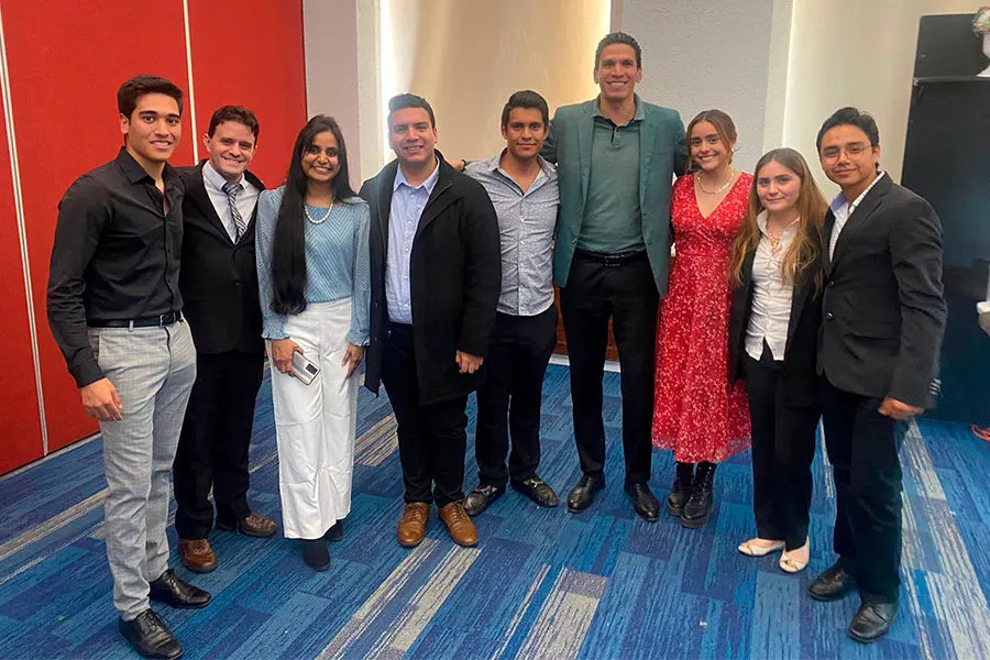 Estudiantes del Tec campus Quer&eacute;taro ganan concurso del MIT lab