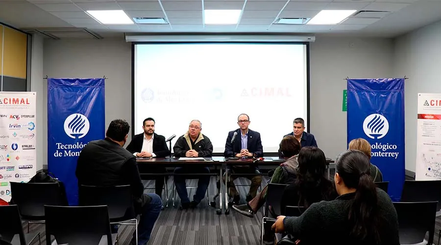 Presencia de medios en la rueda de prensa de la firma de convenio entre el Tec campus Laguna y el cl&uacute;ster