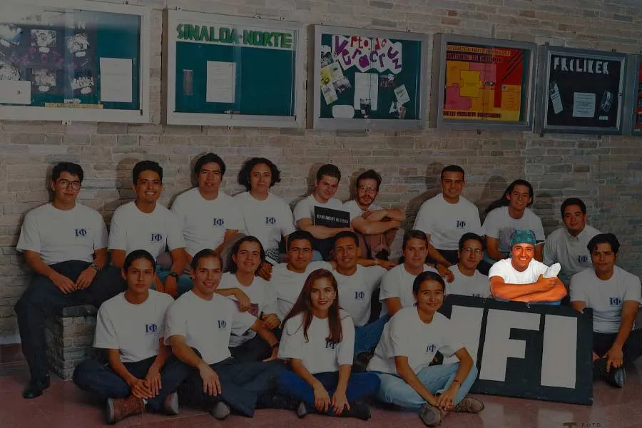 Manuel Calder&oacute;n de la Barca es egresado de la Ingenier&iacute;a en F&iacute;sica Industrial del Tec campus Monterrey.