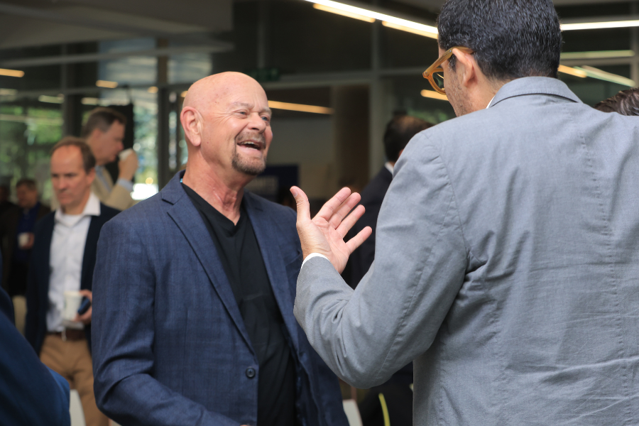 Floyd Chilton y Roberto Íñiguez, durante el encuentro de Faculty of Excellence.