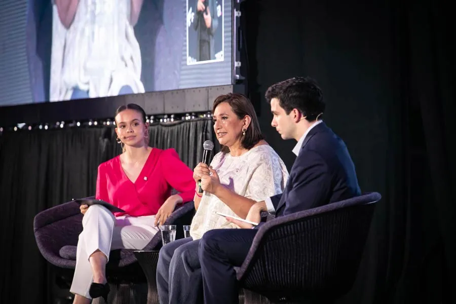 La candidata de &ldquo;Fuerza y Coraz&oacute;n por M&eacute;xico&rdquo; habl&oacute; sobre su visi&oacute;n para el pa&iacute;s y comparti&oacute; sus propuestas a las y los j&oacute;venes.
