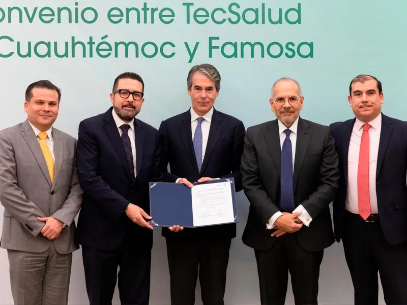 Representantes de TecSalud, FEMSA y Sociedad Cuauht&eacute;moc y Famosa.