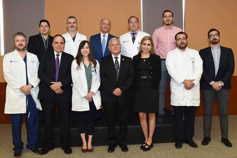 Foto grupal durante inauguraci&oacute;n del nuevo centro de epilepsia de TecSalud.