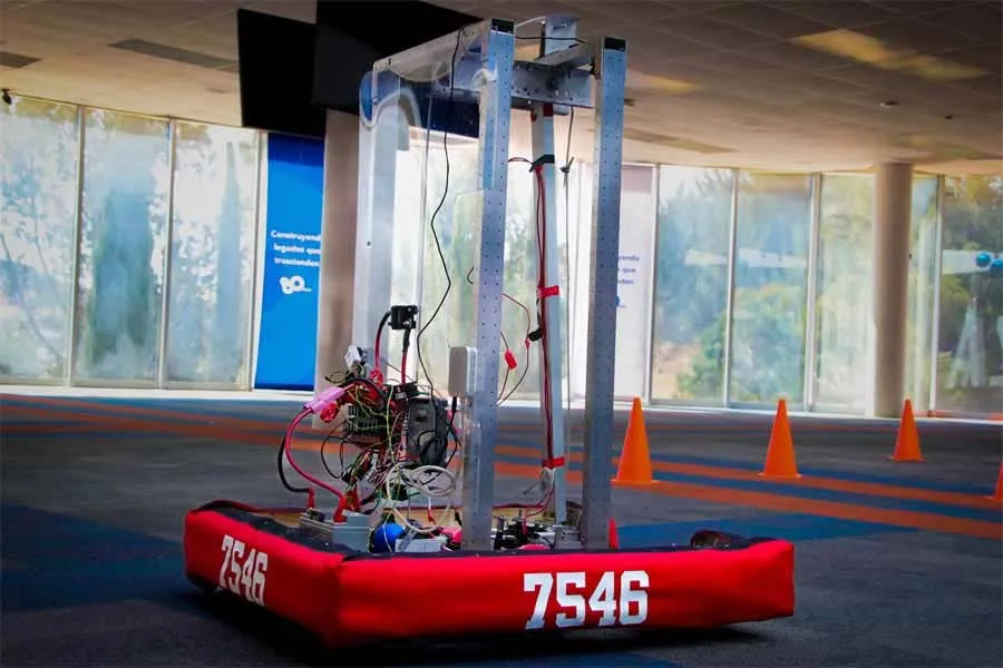 Minerz equipo zacatecano de rob&oacute;tica listos con su robot para la competencia FIRST