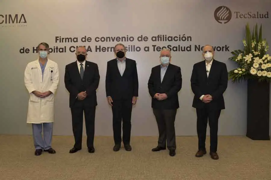 De izq a der. Dr. Guillermo Torre, Ing. Javier Guti&eacute;rrez, Lic. Jos&eacute; Coppel, Lic. Sven Boes, Dr. Jorge Azpiri.