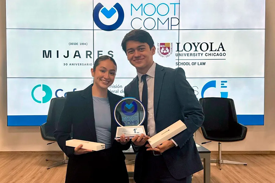 Estudiantes del Tec campus Estado de México ganaron mejor economista y mejor abogado en el MootComp de COFECE.