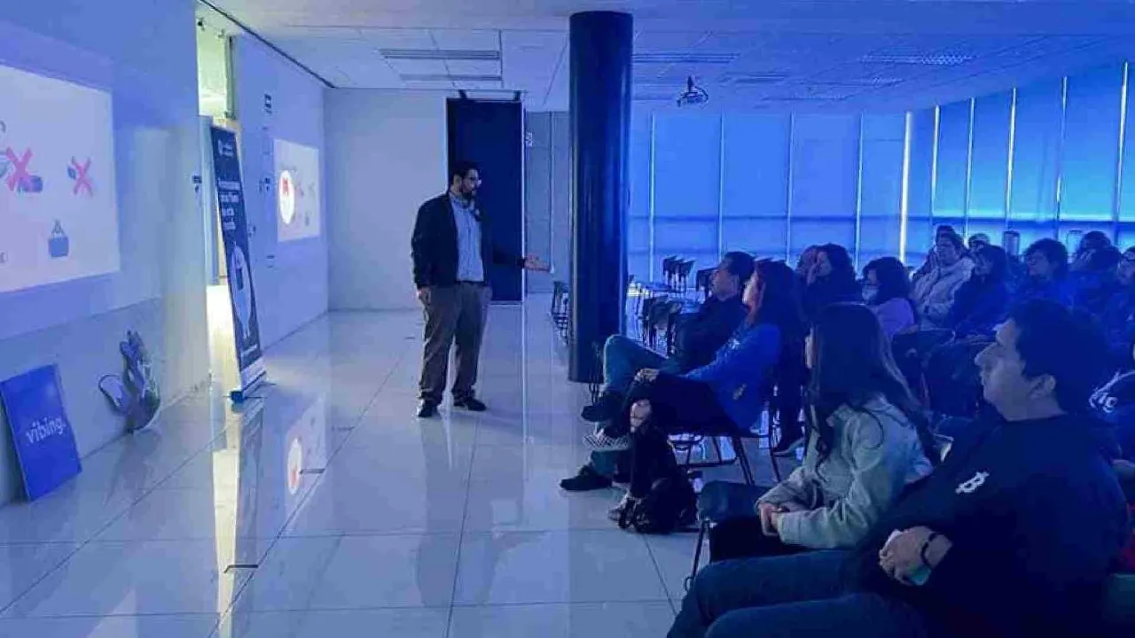Futuro3 es un encuentro de emprendedores tecnol&oacute;gicos organizado entre el parque de emprendimiento y la empresa Vibing Studios.