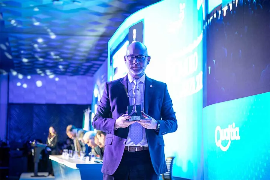 El profesor recibi&oacute; el reconocimiento por un art&iacute;culo sobre emprendimiento.