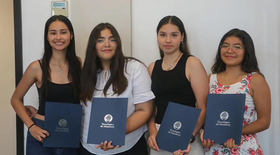 Alumnas ganadoras del Business Breakdown de la Region Centro Sur&nbsp;