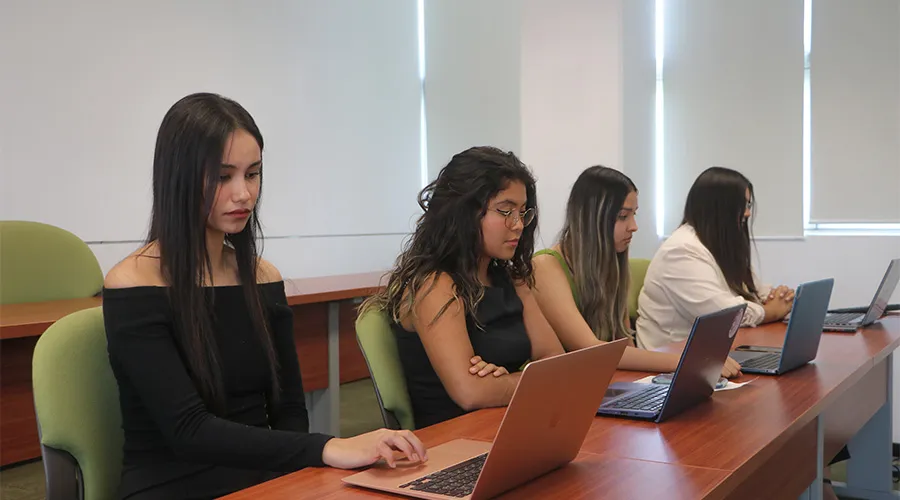 Alumnas de campus Irapuato en la final del Business Breakdown Region Centro Sur&nbsp;