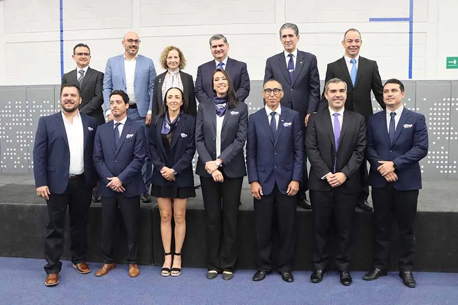 Generaci&oacute;n 2023 que ingresa al Sal&oacute;n de la Fama del Tec de Monterrey con directivos de la instituci&oacute;n.