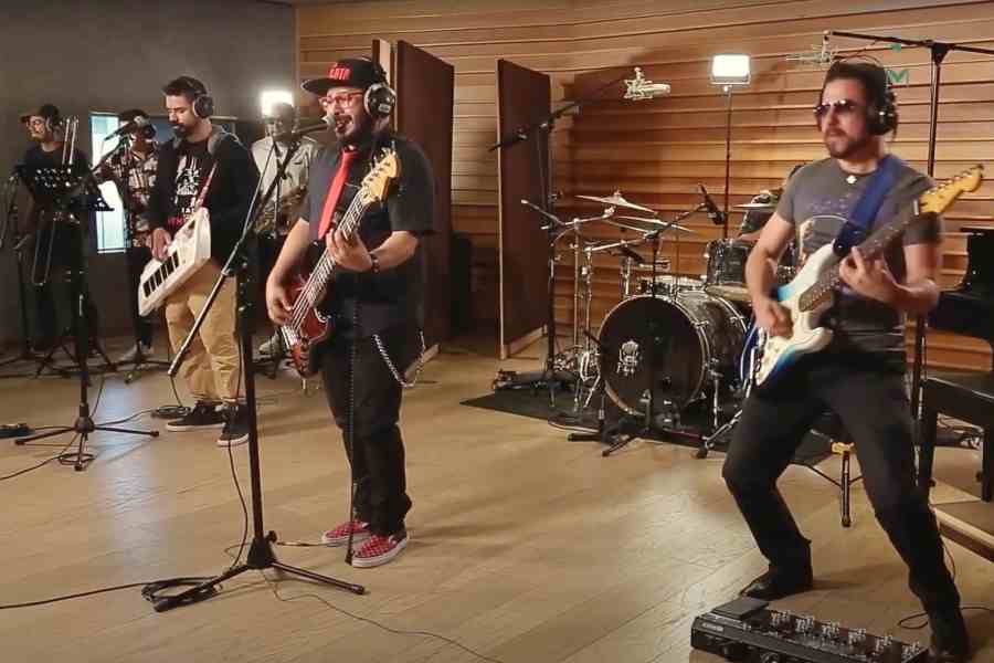 Banda La Carlota en grabaci&oacute;n de "M&uacute;sica y otras hierbas"