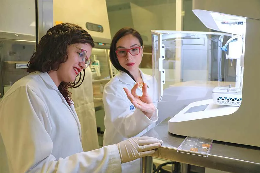 Grissel Trujillo trabaja en la impresi&oacute;n 3D de tejidos