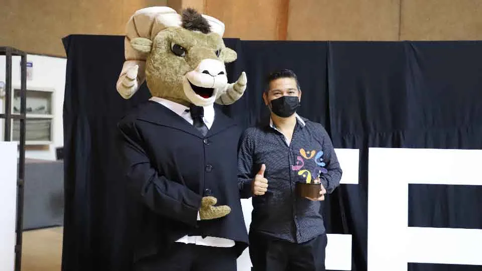 Guillermo Mart&iacute;nez Iracheta, profesor de m&uacute;sica en campus Laguna