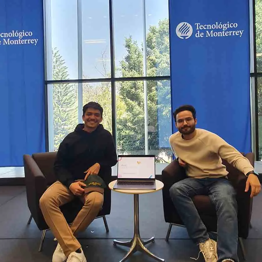 Alumnos ganaron hackaton internacional de transformaci&oacute;n digital con Imperial College Business School.