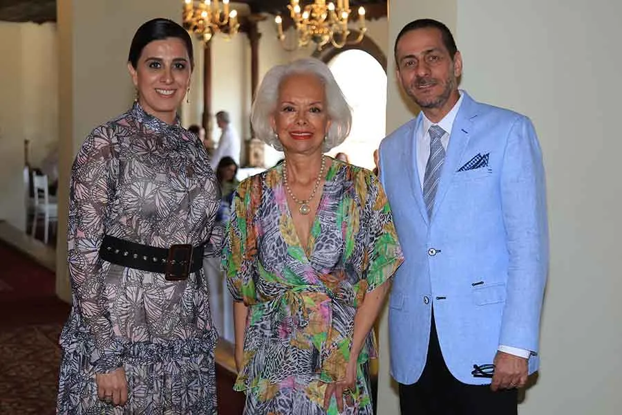 De izq. a der. Yadira Ornelas, docente del campus Monterrey, Concepci&oacute;n Olavarrieta y Guillermo G&aacute;ndara, docente del campus Monterrey.