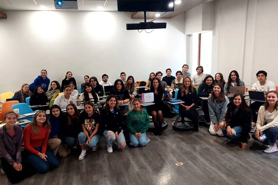 Mujeres l&iacute;deres en empresas aconsejan a estudiantes sobre la igualdad de g&eacute;nero y oportunidades para mujeres en los negocios